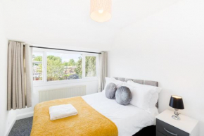 CIean and Cozy Quiet 4 Bedroom House in Acocks Green close to NEC perfect for contractors and families
